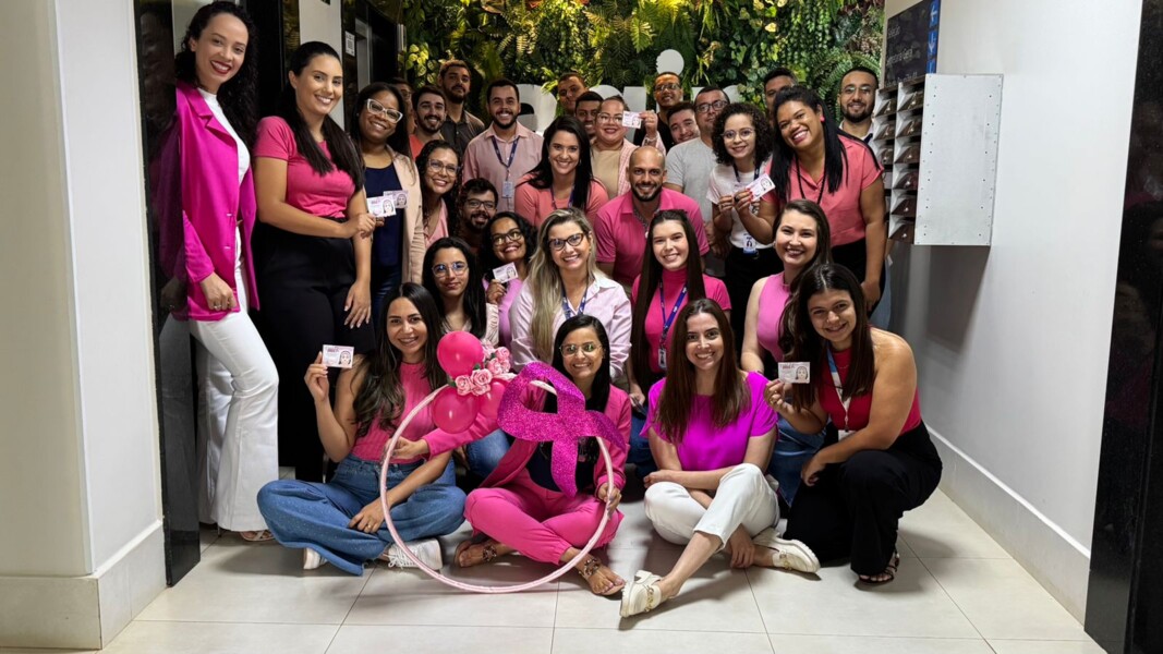 colaboradores-da-agir-aderem-ao-dia-r-goias-veste-rosa-em-alusao-a-campanha-do-outubro-rosa